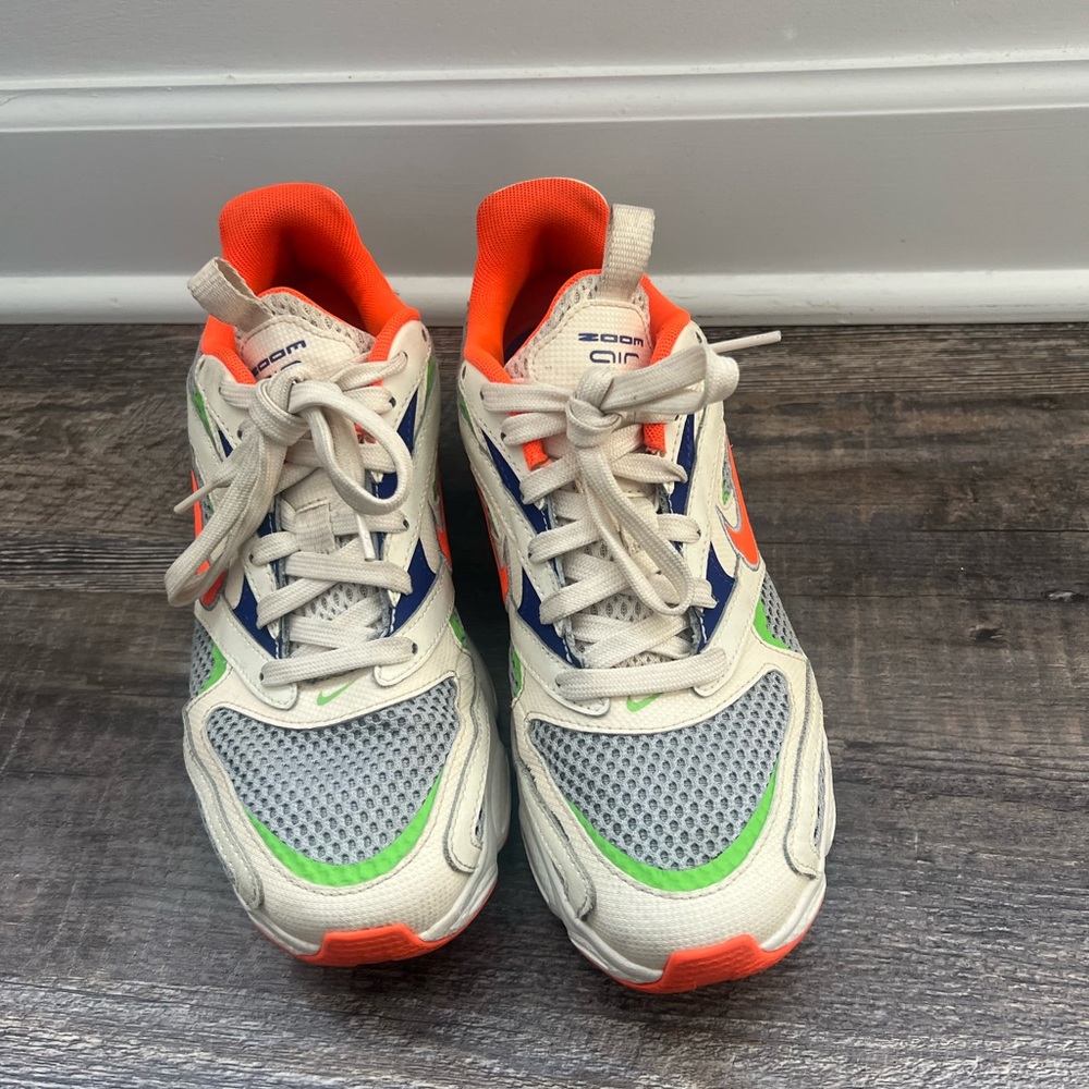 Women’s Nike Zoom Air fire in color sail blue crimson! Size 7.5 women’s